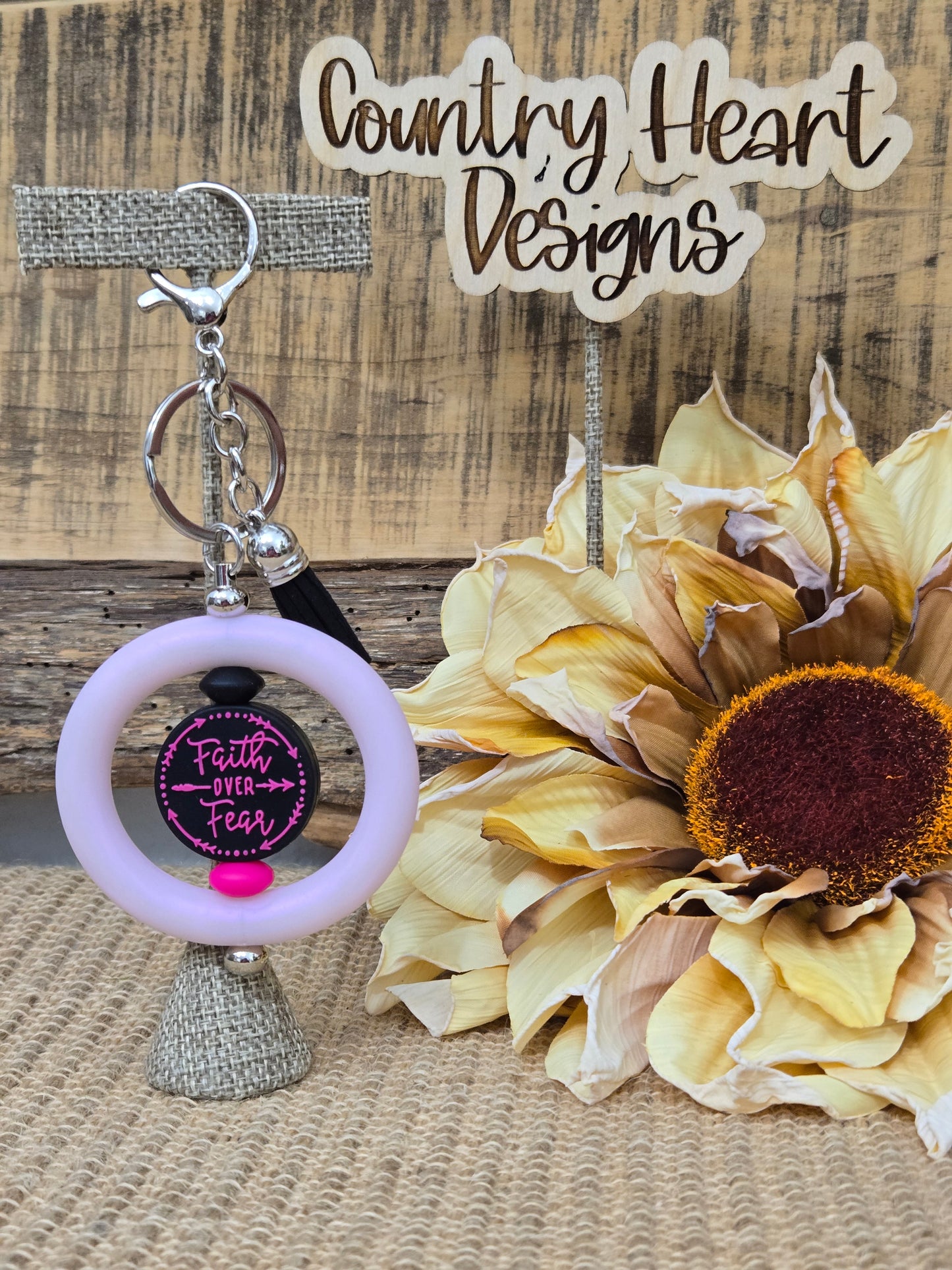 #231 Faith Over Fear Keychain **πΆπππ 1 ππ πΊππππ**