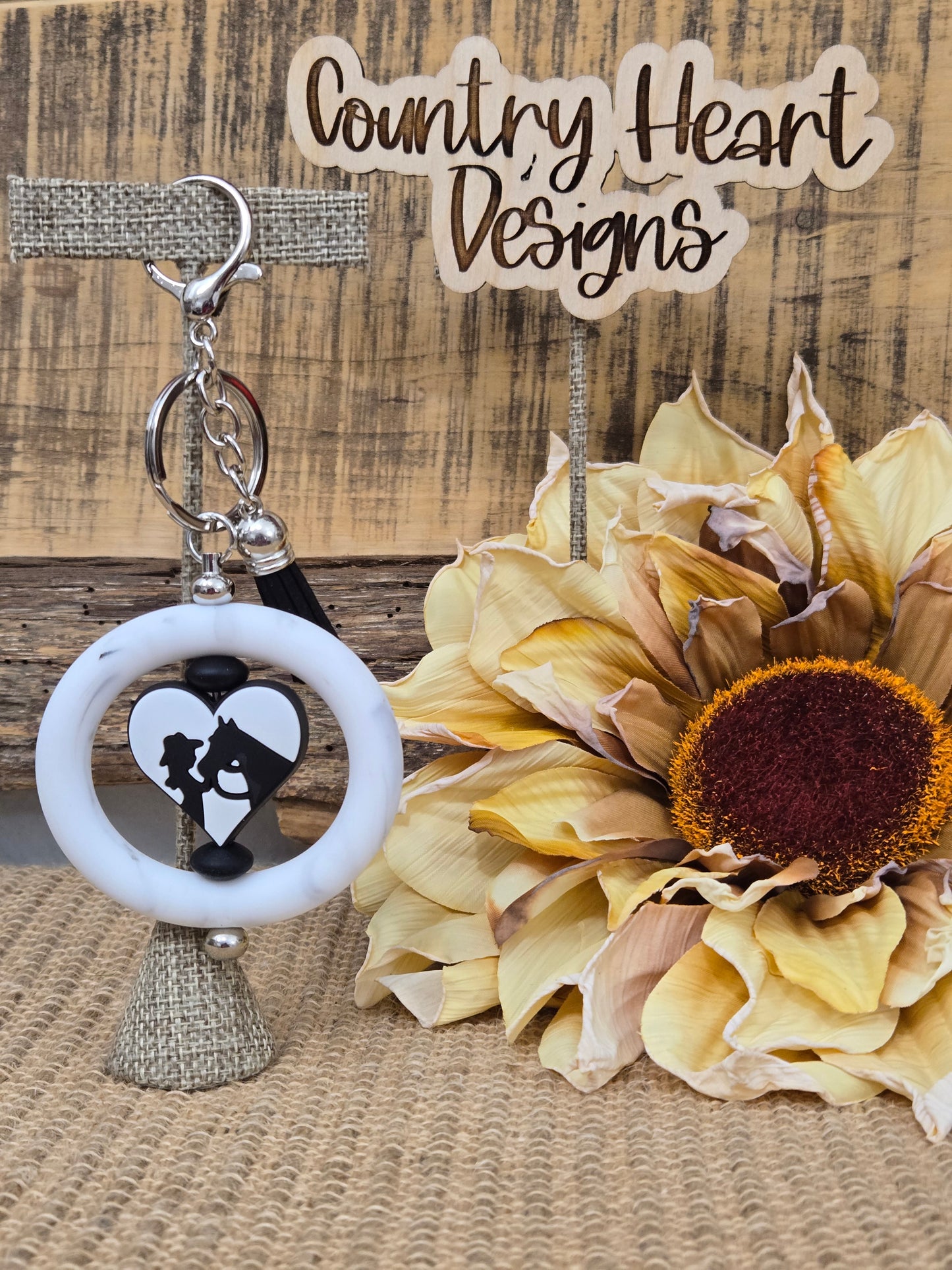 #246 Silhouette Keychain **πΆπππ 1 ππ πΊππππ**