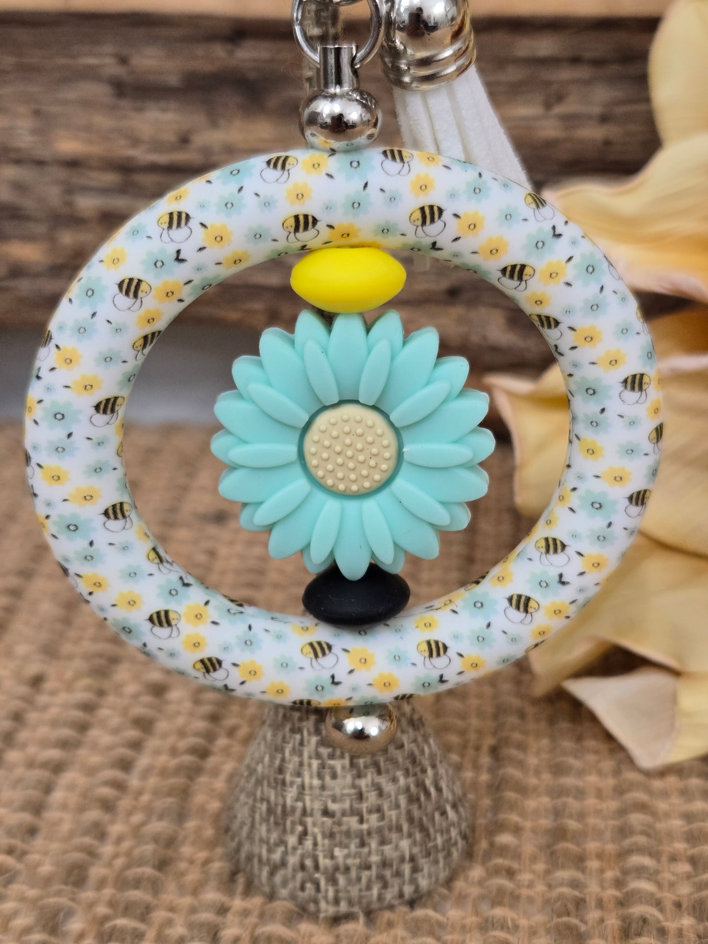 #297 Bees Keychain **πΆπππ 1 ππ πΊππππ**