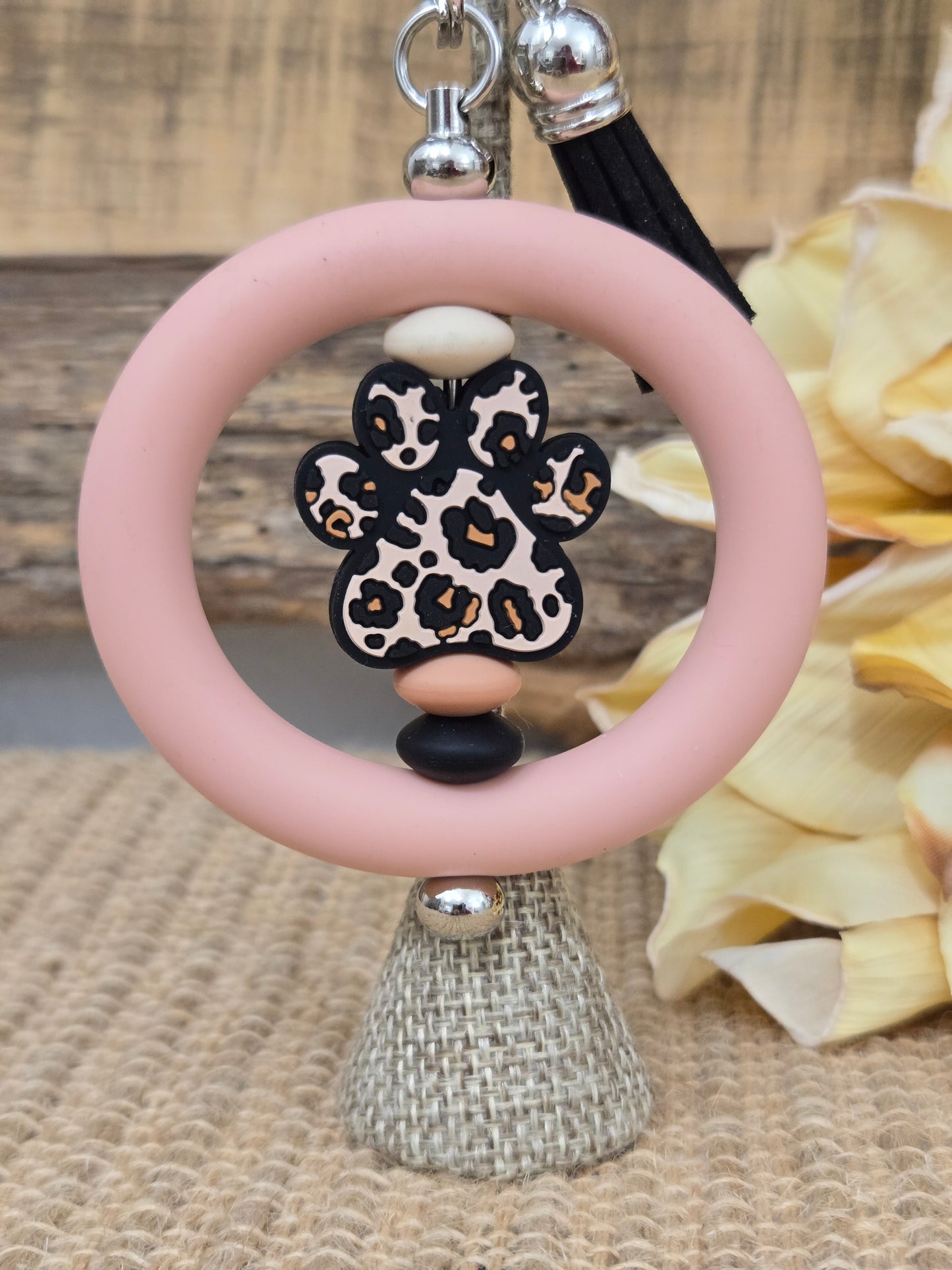 #236 Paw Print Keychain  **𝑶𝒏𝒍𝒚 1 𝒊𝒏 𝑺𝒕𝒐𝒄𝒌**