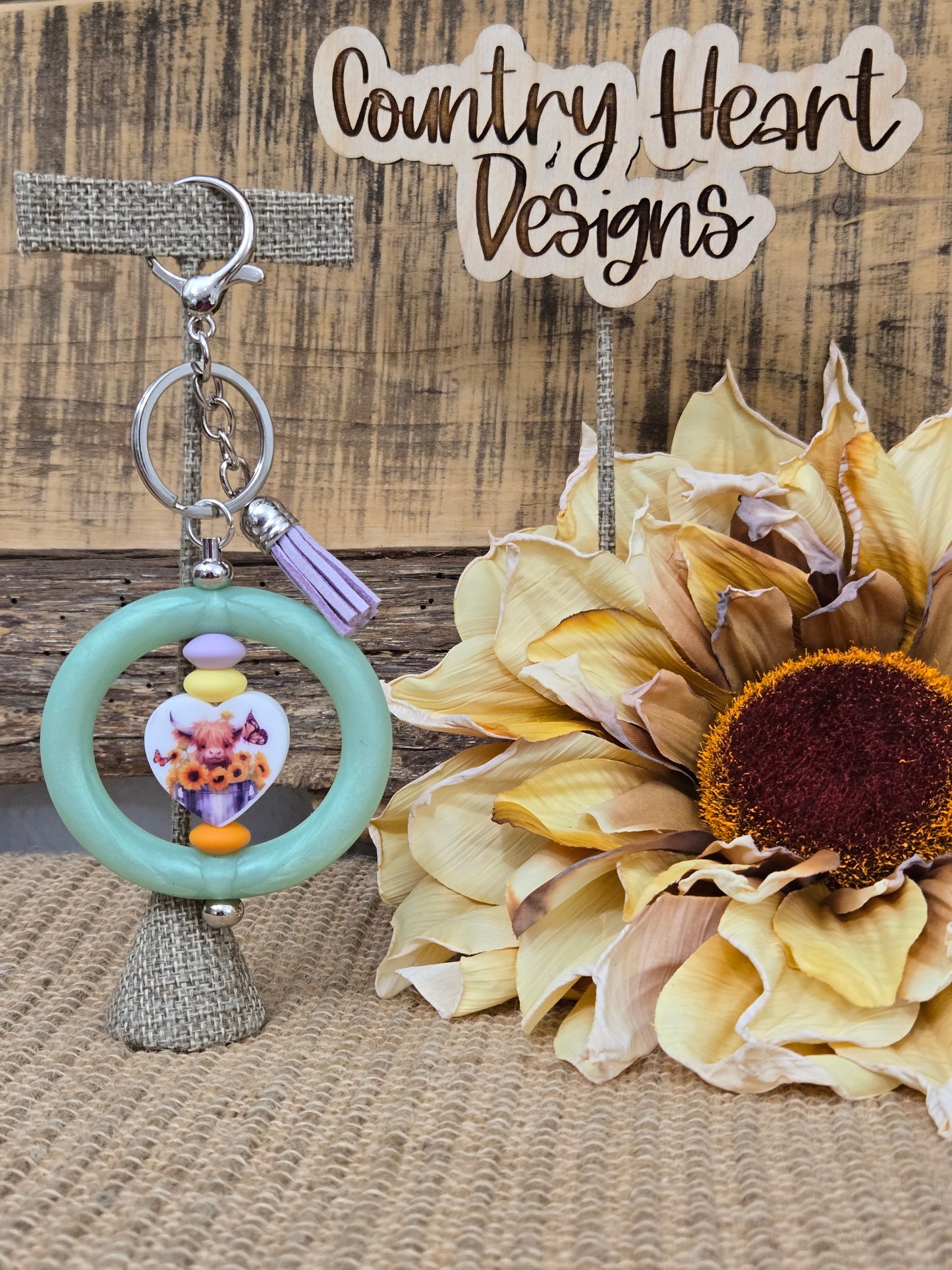 #240 Highland Cow with Sunflowers Keychain  **𝑶𝒏𝒍𝒚 1 𝒊𝒏 𝑺𝒕𝒐𝒄𝒌**