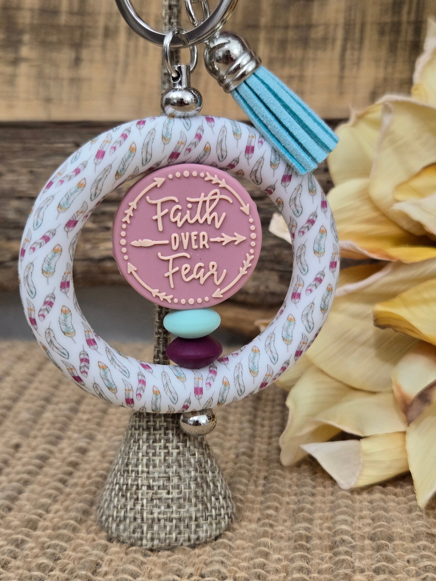 #276 Faith Over Fear-Feathers Keychain  **𝑶𝒏𝒍𝒚 1 𝒊𝒏 𝑺𝒕𝒐𝒄𝒌**